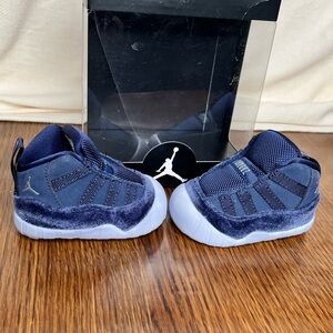 Jordan 11 Midnight Navy Velvet